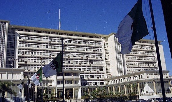  السعودية اليوم - لجنة مكافحة عصابات الأحياء في الجزائر تثير جدلاً بسبب امتداد صلاحياتها إلى المدارس والمساجد