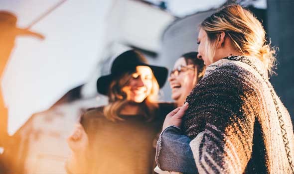 كبر حجم الثديين وتأثيره الخفي على صحة المرأة الجسدية والنفسية