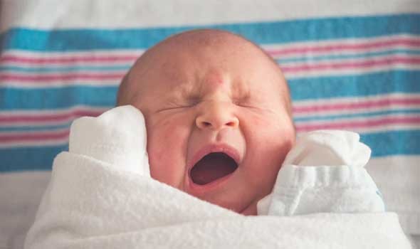 دراسة تُكشف أن الرضع يٌميزون الحروف بعد ساعات من الولادة
