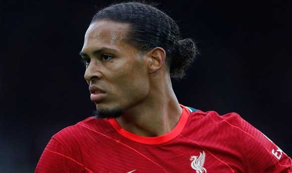 فان دايك يعلق علي الوضع الصعب لصلاح ويؤكد قرب مغادرته ليفربول مؤقتاً