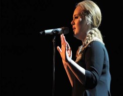  السعودية اليوم - أديل تحضر حفل جاستن بيبر في كوتشيلا برفقة أسرتها