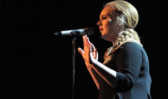  السعودية اليوم - أديل تحضر حفل جاستن بيبر في كوتشيلا برفقة أسرتها