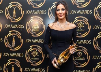 السعودية اليوم - تعليق ساخر يجدد الخلاف بين نادين نجيم وباميلا الكيك