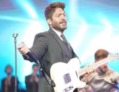 السعودية اليوم - تامر حسني يكشف موقف مؤثر مع ابنته تاليا خلال حفله في فرنسا ويحتفل بنجاح جماهيري لافت