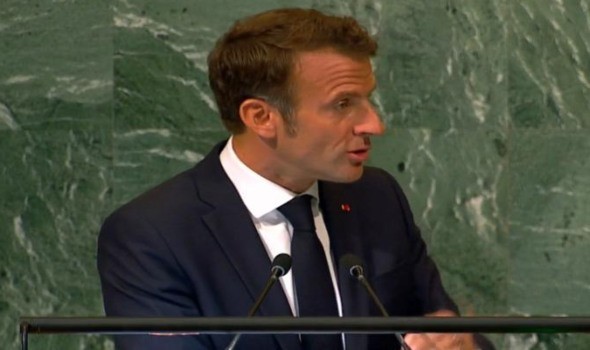 الرئيس الفرنسي إيمانويل ماكرون يتجه إلى إجراء تعديل حكومي