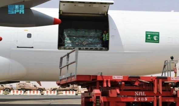  السعودية اليوم - وصول أولى طلائع الجسر الجوي السعودي لمساعدة سكان غزة