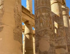  السعودية اليوم - الشمس تتعامد على "قدس الأقداس" بالكرنك في مصر وسط حضور عدد كبير من السياح
