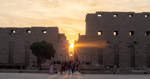  السعودية اليوم - تعامد الشمس على معابد الكرنك مُعلنة بداية فصل الشتاء