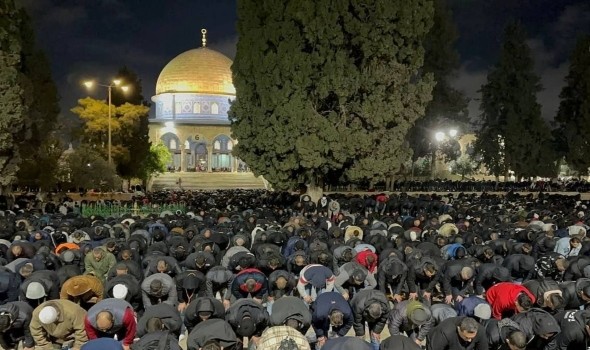 شرطة الاحتلال الإسرائيلي تغلق أبواب المسجد الأقصى وتعتقل 30 فلسطينيًا