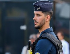 السعودية اليوم - سرقة مجوهرات التاج الفرنسي تهز متحف اللوفر وتغلق أبوابه