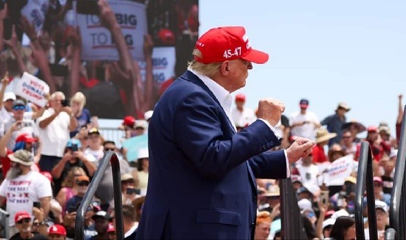 السعودية اليوم - انقسامات بين أنصار ترامب حول حرب إيران مع تزايد الضغوط عليه لإيجاد مخرج