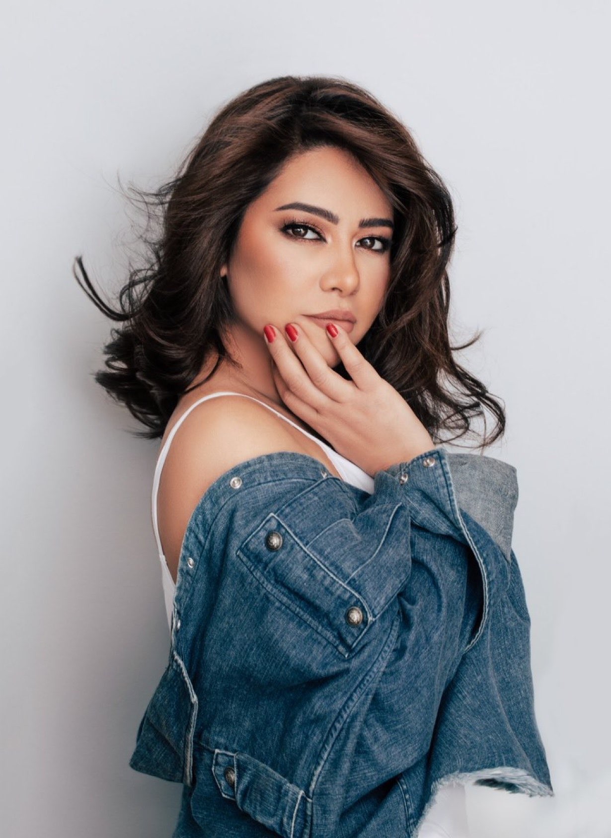  السعودية اليوم - شيرين عبدالوهاب تكسر عزلتها بأغنية عسل حياتي