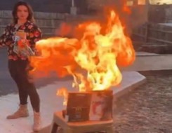 السعودية اليوم - مرشحة جمهورية من تكساس تُثير غضباً واسعاً بعد نشرها مقطع فيديو وهي تحرق القرآن الكريم