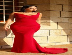  السعودية اليوم - النجمات يخطفن الأنظار بصيحة الفساتين المونوكروم الملونة لصيف 2025