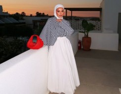  السعودية اليوم - 7 طرق لتنسيق التنورة البيضاء للمحجبات بأسلوب مدونات الموضة