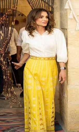  السعودية اليوم - الملكة رانيا تتألق في الأصفر مجددًا بأناقة لافتة ورسائل وجدانية في كل ظهور