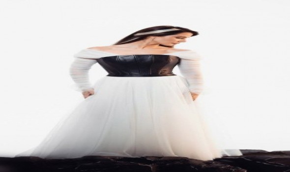 الجرأة تلتقي بالكلاسيكية النجمات يتألقن بتصاميم تحاكي الأنوثة والفخامة