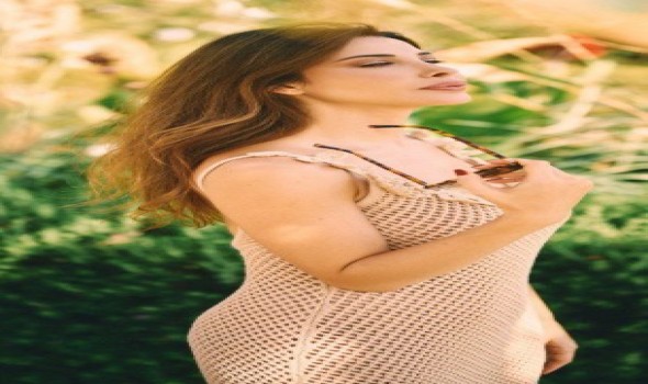 الكروشيه يسيطر على صيف 2025 ونانسي عجرم والنجمات يتألقن بأناقة عصرية