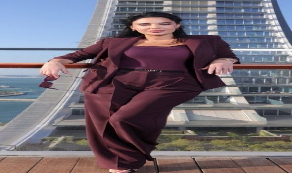 البدلة النسائية أناقة انتقالية بتوقيع النجمات