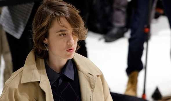  السعودية اليوم - الممثلة الفرنسية أديل إينيل تُبحر ضمن "أسطول الصمود العالمي" نحو غزة