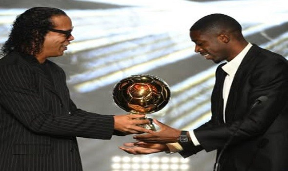  السعودية اليوم - عثمان ديمبلي يتوّج بجائزة الكرة الذهبية في مفاجأة كبرى وصلاح وحكيمي خارج منصة التتويج