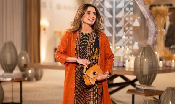  السعودية اليوم - حقيبة الملكة رانيا البرتقالية من Nodie's تُشعل الطلب على دار الأزياء الفرنسية الصاعدة