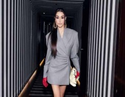  السعودية اليوم - فستان البليزر القصير يخطف أنظار نجمات خريف 2025