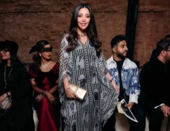  السعودية اليوم - النجمات يتألقن بتصاميم تجمع بين الفخامة والإبداع في أسبوع الأزياء بالرياض