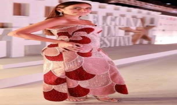 إطلالات نجمات الوطن العربي تدعم التوعية بسرطان الثدي