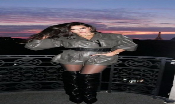 نجمات عالميات يتألقن في عرض balmain خلال أسبوع باريس للموضة