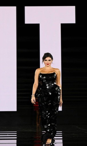  السعودية اليوم - ياسمين صبري تتألق للمرة الأولى على منصة عرض لوريال وأسيل عمران تخطف الأنظار