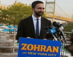  السعودية اليوم - لقطة طريفة لممداني في مترو نيويورك تكشف أسلوبه غير التقليدي في التواصل مع المواطنين