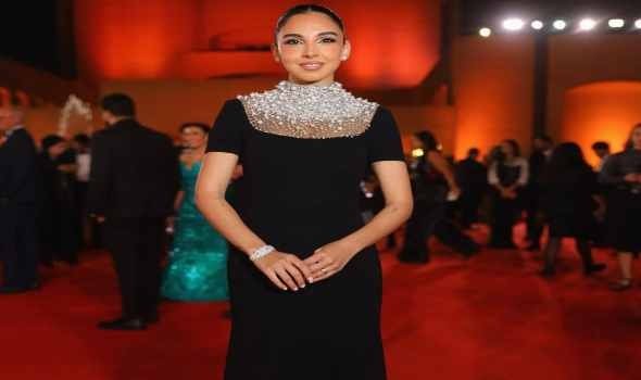 تناغم فخم بين الأسود والفضي يزيّن إطلالات النجمات في سهرات الخريف