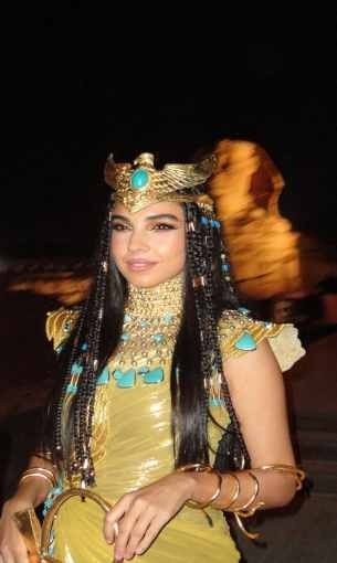  السعودية اليوم - نجمات مصريات يجسّدن سحر الجمال الفرعوني في افتتاح المتحف المصري