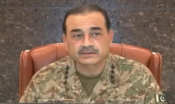  السعودية اليوم - الأمير خالد بن سلمان يقلد قائد الجيش الباكستاني وسام الملك عبد العزيز