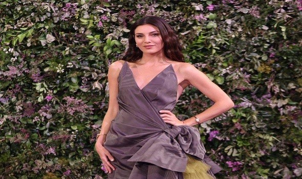  السعودية اليوم - في ذكرى ميلاد كريستيان ديور إطلالات النجمات تتألق بتوقيع الدار الفرنسية