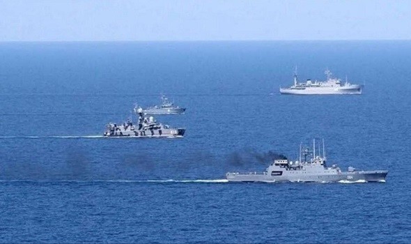  السعودية اليوم - اندلاع نيران في سفينة شحن بمضيق هرمز وتبادل هجمات جوية في المنطقة