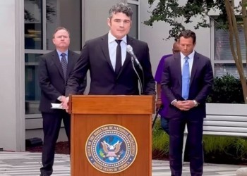  السعودية اليوم - FBI يحقق مع مدير مكافحة الإرهاب المستقيل جو كينت بتهمة تسريب معلومات