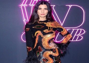  السعودية اليوم - توبا بويوكستون تفاجئ الجمهور بدور راقصة في فيلم سلطانة