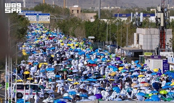  السعودية اليوم - الحجاج يودعون عرفات متوجهين إلى مزدلفة بعد أداء الركن الأعظم من الحج
