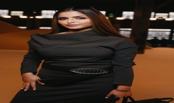 السعودية اليوم - حلا الترك تخطف الأنظار بإطلالاتها الشبابية الراقية