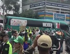  السعودية اليوم - المباراة الافتتاحية لكأس العالم في مكسيكو تبدأ بفوز المكسيك وهزيمة جنوب أفريقيا  وتدشَن بطرد ثلاث لاعبين