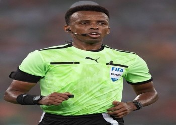 السعودية اليوم - بعد منعه من التحكيم في كأس العالم الفيفا تدفع للحكم الصومالي عمر أرتان كافة مستحقاته