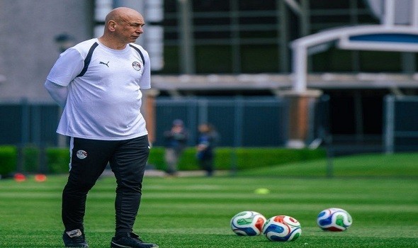 حسام حسن ينتقد فيفا بسبب موعد مباراة الأرجنتين