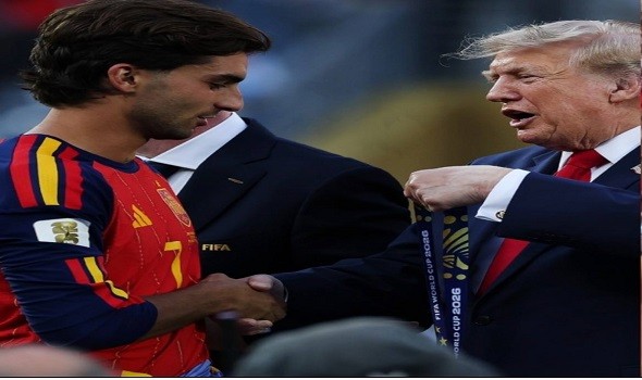  السعودية اليوم - ترامب يعلق على قبعة توريس بشعار اجعل أميركا عظيمة من جديد