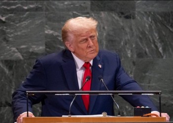  السعودية اليوم - ترامب يوثق أول هبوط لطائرته الرئاسية في مطار يحمل اسمه بفلوريدا