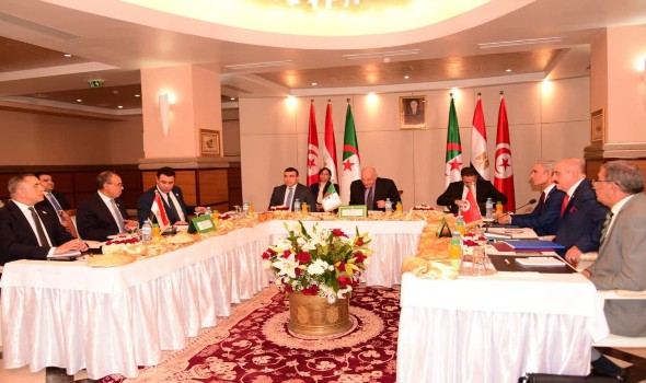 السعودية اليوم - دول جوار ليبيا تدعو إلى احترام القانون الدولي وترفض التدخلات الخارجية في ختام اجتماع الجزائر
